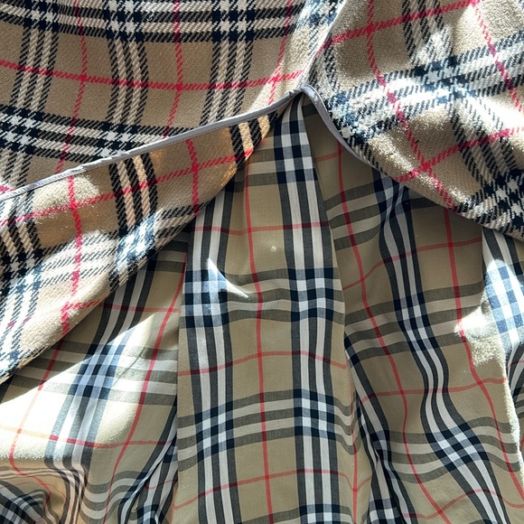 Burberry, vintage long trenchcoat with wool plaid button in liner. - Picture 9 of 10